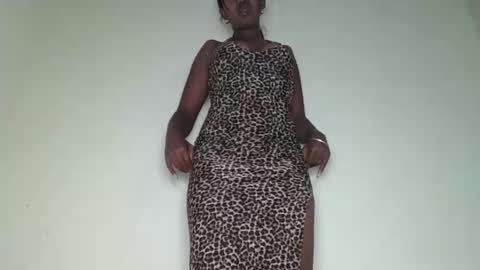 rochellinah online show from May 7, 6:25 pm