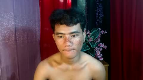 roianboyyy online show from June 27, 11:44 pm