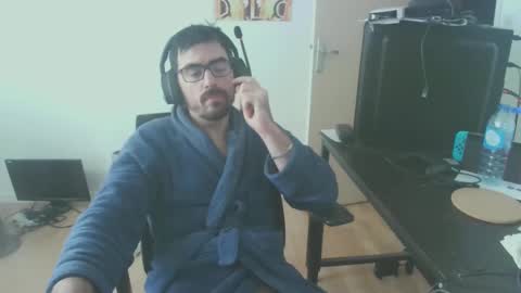 Snapshot of romainb72 chatting on January 3, 1:13 pm romainb72 online show from January 3, 1:13 pm