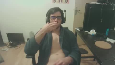 Snapshot of romainb72 chatting on February 17, 7:23 pm romainb72 online show from February 17, 7:23 pm