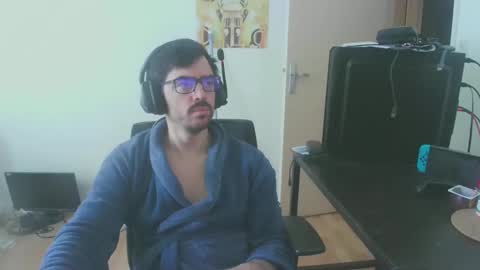 Snapshot of romainb72 chatting on February 27, 11:06 am romainb72 online show from February 27, 11:06 am