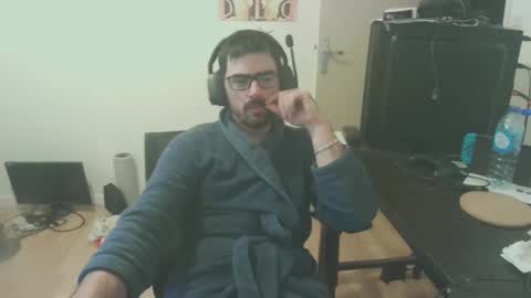 Snapshot of romainb72 chatting on January 3, 4:16 pm romainb72 online show from January 3, 4:16 pm