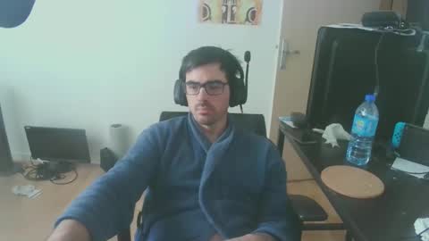 Snapshot of romainb72 chatting on February 13, 1:05 pm romainb72 online show from February 13, 1:05 pm