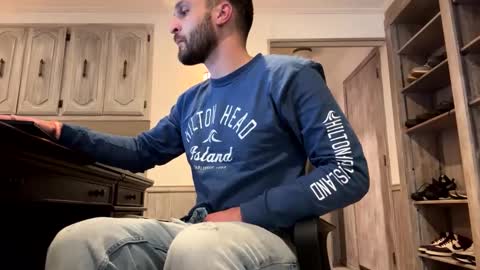 roofguy11 online show from January 1, 5:11 am