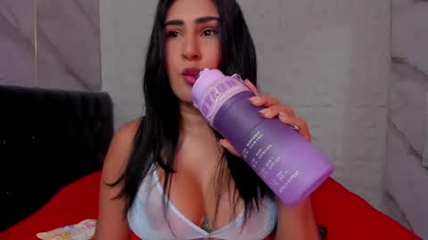 ROSALIA insta rosalia 10hoot online show from April 20, 7:50 pm