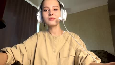 Mia online show from October 3, 8:22 am