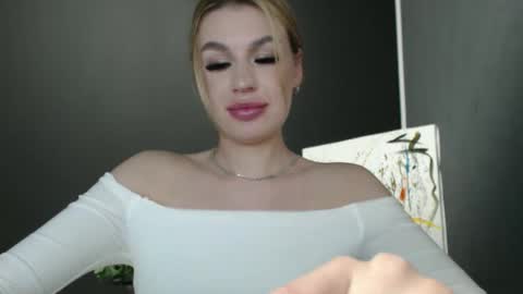Snapshot of rosaline_ly chatting on September 13, 2:52 pm Rosalina online show from September 13, 2:52 pm