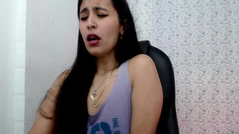 Snapshot of rose_smiley1 chatting on December 11, 1:37 am Rose online show from December 11, 1:37 am