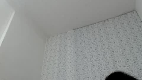 Snapshot of rose_smiley1 chatting on February 1, 6:32 am Rose online show from February 1, 6:32 am