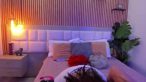 roseaurora online show from October 30, 1:55 pm