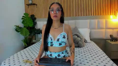 roseaurora online show from November 18, 12:52 pm