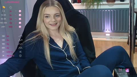 Snapshot of rosekate97 chatting on January 1, 8:04 pm rose97 online show from January 1, 8:04 pm