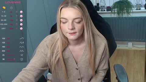 Snapshot of rosekate97 chatting on December 17, 9:17 am rose97 online show from December 17, 9:17 am