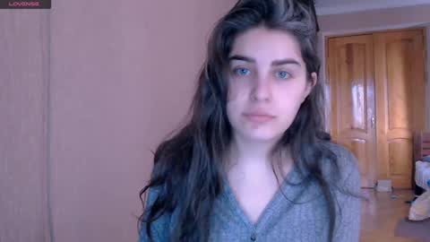 Snapshot of roselina_ chatting on January 7, 8:24 am Rose online show from January 7, 8:24 am