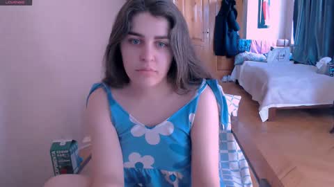 Snapshot of roselina_ chatting on March 6, 9:36 am Rose online show from March 6, 9:36 am