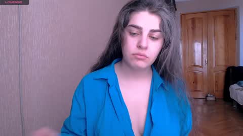 Snapshot of roselina_ chatting on January 4, 7:03 am Rose online show from January 4, 7:03 am