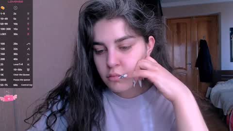 Snapshot of roselina_ chatting on January 21, 6:43 am Rose online show from January 21, 6:43 am