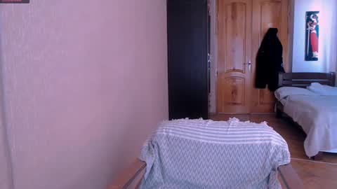 Snapshot of roselina_ chatting on February 27, 9:40 am Rose online show from February 27, 9:40 am