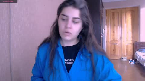 Snapshot of roselina_ chatting on January 5, 5:51 am Rose online show from January 5, 5:51 am