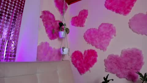 Snapshot of roselinedior chatting on February 18, 8:14 pm Lyla OF roselinedior online show from February 18, 8:14 pm