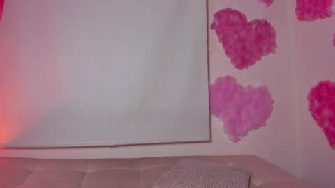 Snapshot of roselinedior chatting on February 26, 2:19 am Lyla OF roselinedior online show from February 26, 2:19 am