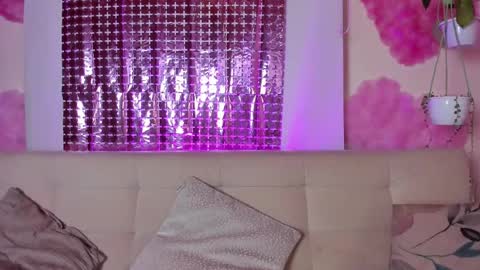 Snapshot of roselinedior chatting on February 18, 5:09 pm Lyla OF roselinedior online show from February 18, 5:09 pm