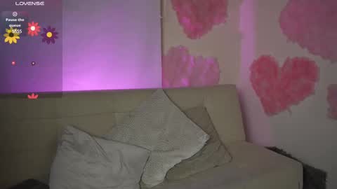 Snapshot of roselinedior chatting on February 25, 8:11 pm Lyla OF roselinedior online show from February 25, 8:11 pm