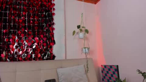 Snapshot of roselinedior chatting on February 10, 2:05 pm Lyla OF roselinedior online show from February 10, 2:05 pm