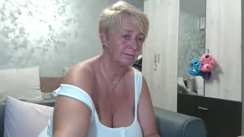Snapshot of roses_and_lillies chatting on September 16, 4:54 pm Lovepinklilly online show from September 16, 4:54 pm