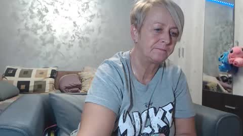 Lovepinklilly online show from February 19, 6:40 pm