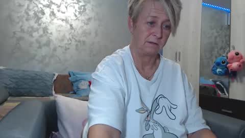 Lovepinklilly online show from February 28, 8:02 pm