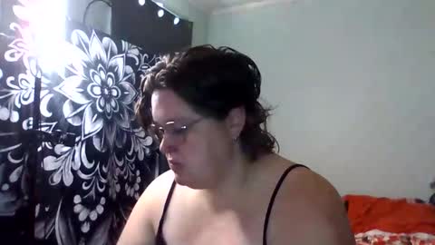 Snapshot of rosey231357695 chatting on September 18, 1:42 am Rosey online show from September 18, 1:42 am