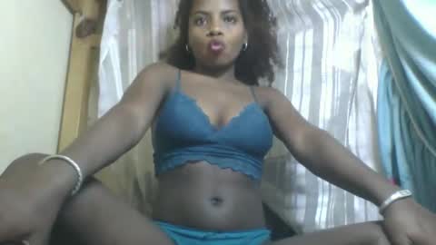 Roseyaa online show from September 18, 7:07 pm