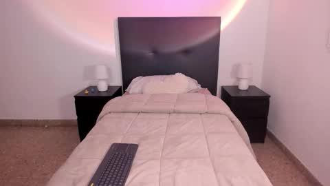 Annie online show from December 20, 12:12 pm