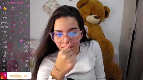 Snapshot of rossebunny25 chatting on September 18, 12:03 am Rosse online show from September 18, 12:03 am