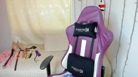 ROSSE DEMOND  online show from March 19, 8:03 pm