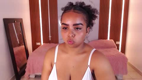 Snapshot of rosselyn_ chatting on October 21, 8:23 pm Rossi Hill online show from October 21, 8:23 pm