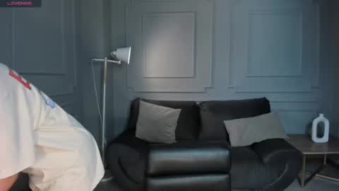 Snapshot of rossierhoades chatting on February 14, 10:49 am Rossie Rhoades online show from February 14, 10:49 am
