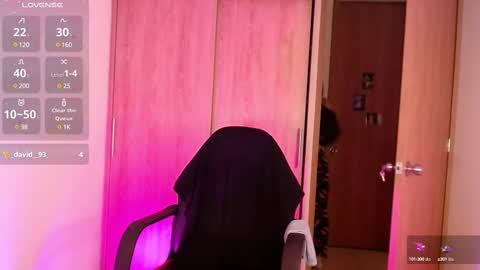 Snapshot of rot_wallace chatting on February 24, 12:20 am rot_wallace online show from February 24, 12:20 am