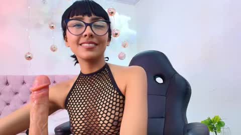 Snapshot of roulyy chatting on December 17, 10:43 pm JESSY ROULY online show from December 17, 10:43 pm