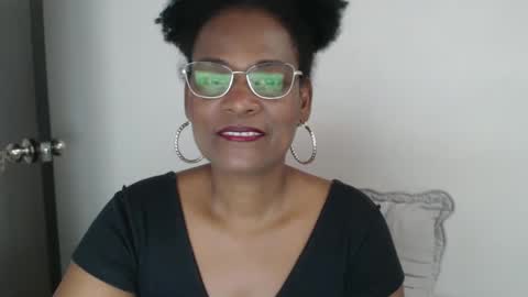 luxa online show from February 22, 9:15 pm