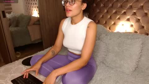 Rouss marie henao  online show from March 4, 9:00 pm