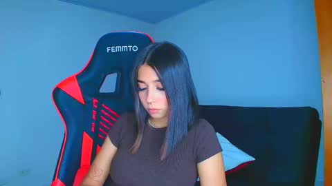 rousse_violet online show from December 15, 1:56 am