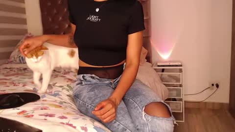 roussmariehenao online show from December 18, 12:50 am