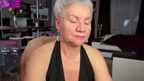 Snapshot of roxana_brooks chatting on February 16, 5:48 pm Roxana online show from February 16, 5:48 pm