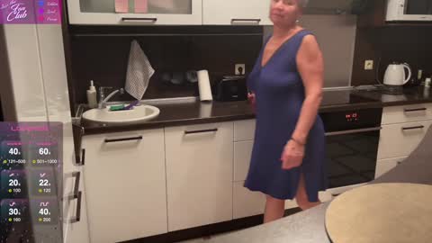 Snapshot of roxana_brooks chatting on February 6, 4:14 pm Roxana online show from February 6, 4:14 pm