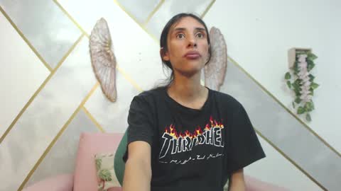   online show from February 4, 7:22 pm