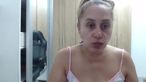 Snapshot of roxanalove7 chatting on January 27, 4:20 am Roxana online show from January 27, 4:20 am