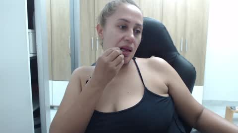 Snapshot of roxanalove7 chatting on January 25, 11:22 pm Roxana online show from January 25, 11:22 pm