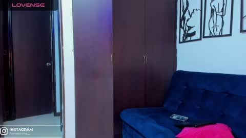 Snapshot of roxanasmiith chatting on January 12, 5:34 am Roxxx Thee Stallion online show from January 12, 5:34 am